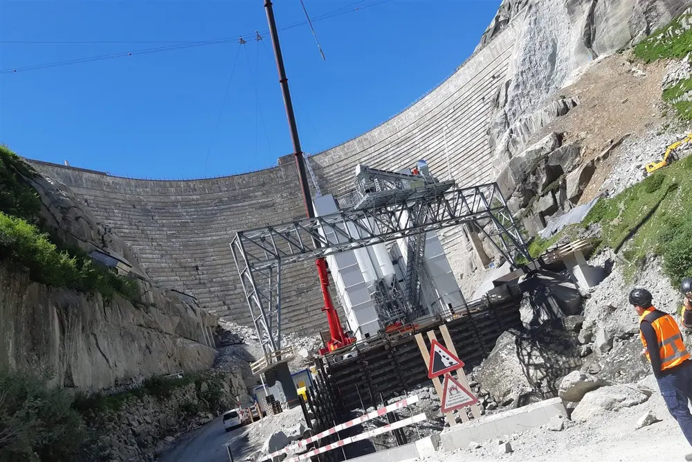 Baustelle der Betonmischanlage am Grimsel-Staudamm in der Schweiz